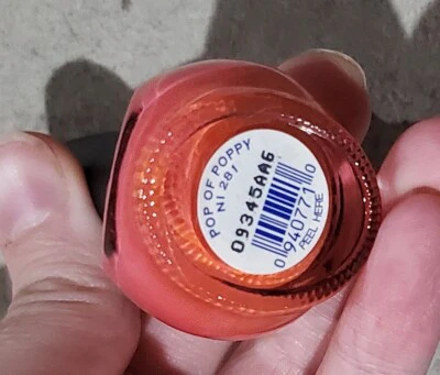 Nicole Nail Polish by OPI - Pop of poppy 0.5 fl oz #NI281 - Image 2